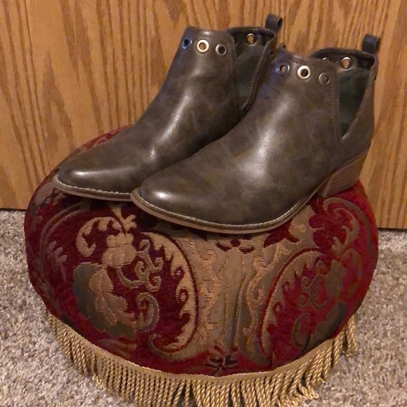 Ankle boots - Picture 1 of 4